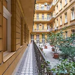 Apartment With Private Terrace - Near Gellert Thermal Bath