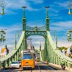 Apartment With Private Terrace - Near Gellert Thermal Bath