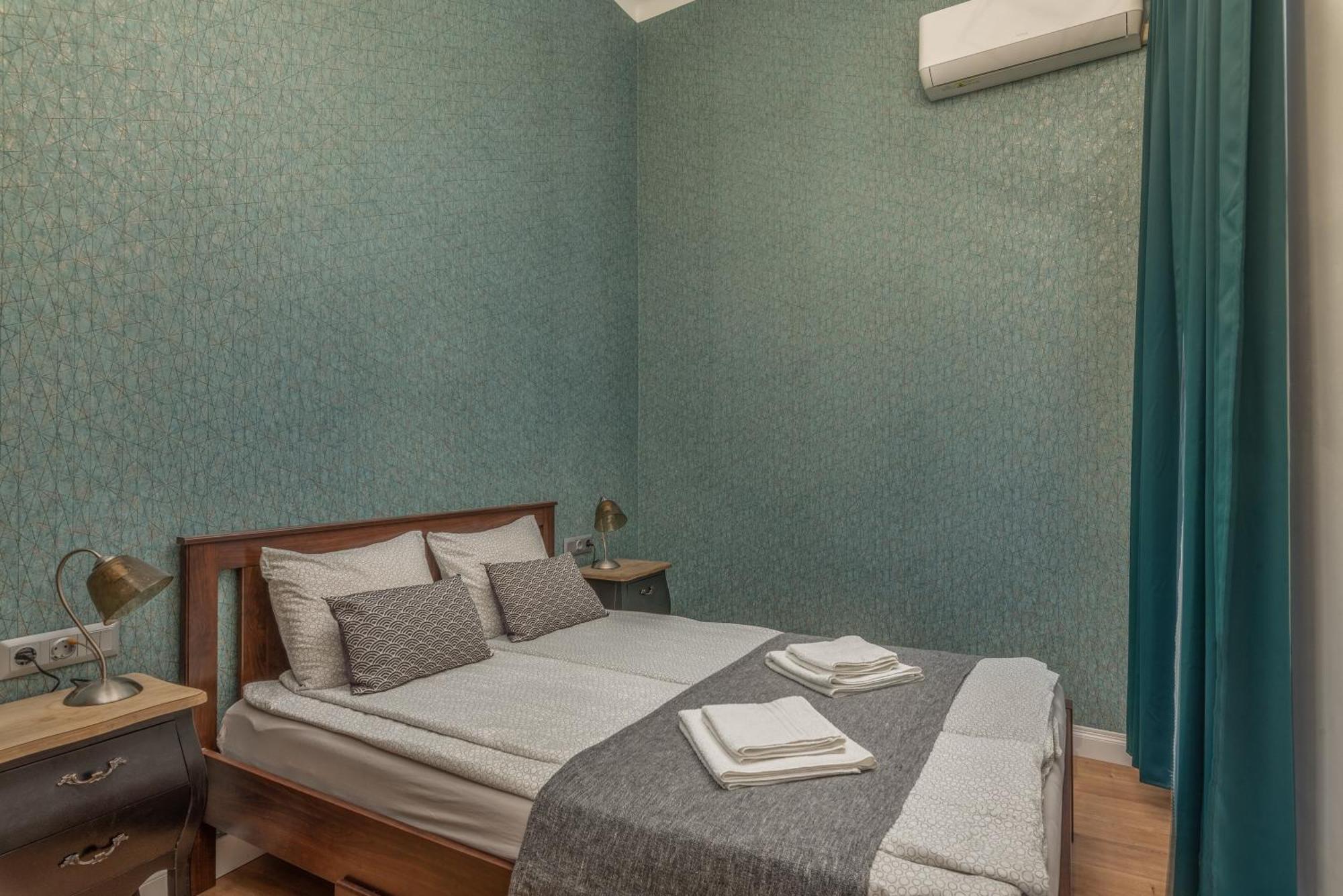 With Private Terrace - Near Gellert Thermal Bath Apartament *